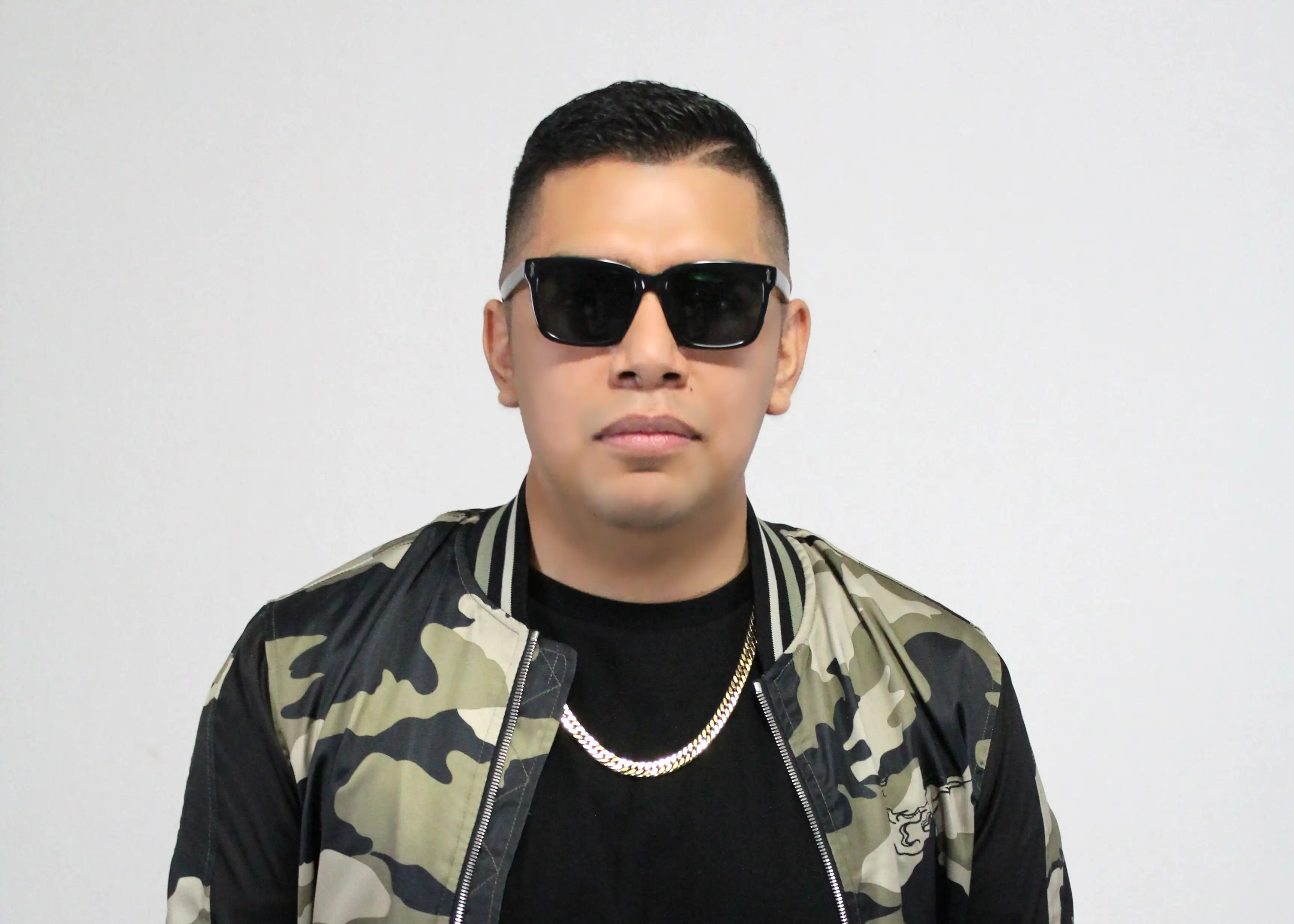 DJLOW323